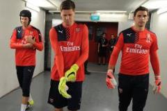 英超官方發(fā)布切赫、什琴斯尼、大馬丁合照：曾是阿森納舊將