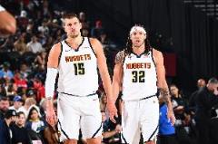 主帥稱自己為球隊(duì)靈魂？戈登：隊(duì)里有很多領(lǐng)袖，我們都渴望勝利