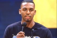 便士：今天打球我能投12-13個三分，還能軍訓(xùn)中鋒