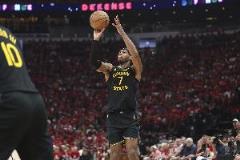 希爾德第三節(jié)爆發(fā)連續(xù)三分單節(jié)16分 帶隊(duì)領(lǐng)先20分！