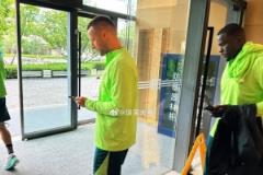 博主：國(guó)安今日冒雨進(jìn)行官訓(xùn)，斯帕吉奇參與其中