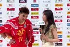 女記者好高！孫銘徽賽后表示：上一場(chǎng)身體不舒適，今天調(diào)整了過來