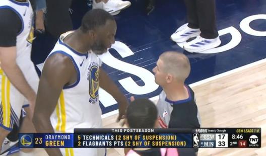 追夢(mèng)肘擊吃T+狂噴裁判被強(qiáng)行拉出場(chǎng) 累計(jì)5T+兩惡犯