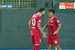 真性情！張志雄為重慶隊(duì)進(jìn)球后，亮出廣州隊(duì)隊(duì)標(biāo)護(hù)腿板