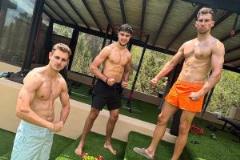 格雷茨卡曬肌肉照與隊友合照引熱議