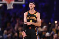 外線(xiàn)準(zhǔn)星！卡魯索上半場(chǎng)三分3中2貢獻(xiàn)8分2籃板