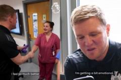 醫(yī)患情深！埃迪豪肺炎康復(fù)后重返醫(yī)院致謝并贈(zèng)禮