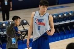 媒體人曬楊瀚森試訓(xùn)照：眼神更堅(jiān)毅展現(xiàn)自信