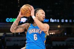 杰林威半場表現(xiàn)亮眼：5投3中貢獻(xiàn)8分4板2助攻 plus 2次前場板