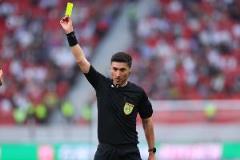 記者談點(diǎn)球判罰：麥麥提江堅(jiān)持己見，點(diǎn)球爭(zhēng)議引爭(zhēng)議