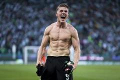 約克雷斯破門鎖定冠軍，怒吼展示八塊腹肌驚艷全場