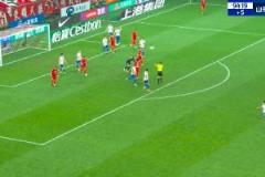 媒體人分析：麥麥提江點(diǎn)球判罰爭(zhēng)議，王大雷手拋球暴露防守漏洞