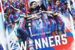 格拉斯納率隊6戰(zhàn)丟1球奪足總杯，巴薩曼城仍難擋其鋒芒