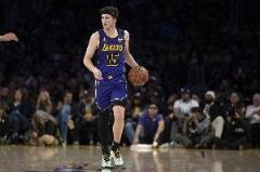 湖記：盡管里夫斯在關(guān)鍵場(chǎng)次表現(xiàn)不佳，但不可否認(rèn)他是一名優(yōu)秀球員