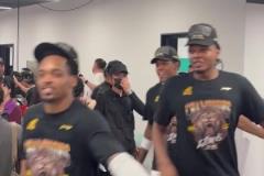 隊(duì)史首冠！廣廈全隊(duì)賽后更衣室開心慶祝，外援們都嗨翻了