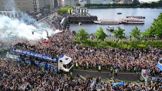 漢堡舉辦大型升級慶祝游行，四萬球迷齊聚現(xiàn)場