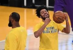 庫克：早上10點訓練我6點半到，詹姆斯已經(jīng)練得滿身是汗了