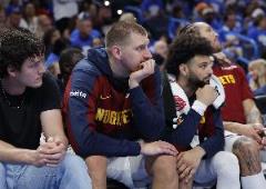 美記：掘金對(duì)交易冠軍陣容核心成員猶豫不決 約基奇留隊(duì)成定局