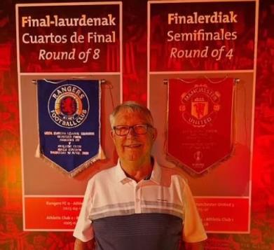 弗格森參觀圣馬梅斯博物館并為曼聯(lián)隊(duì)旗簽名 Ahead of Europa League Final