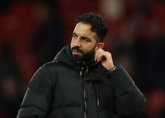 阿莫林賽后堅持己見引爭議，球迷批評其固執(zhí)不靈活