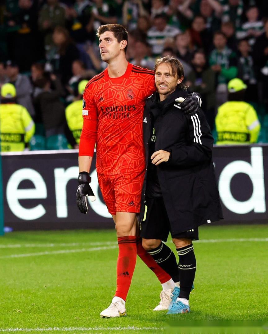 庫(kù)爾圖瓦致敬魔笛：你是皇馬的傳奇，我為能與你并肩作戰(zhàn)感到驕傲