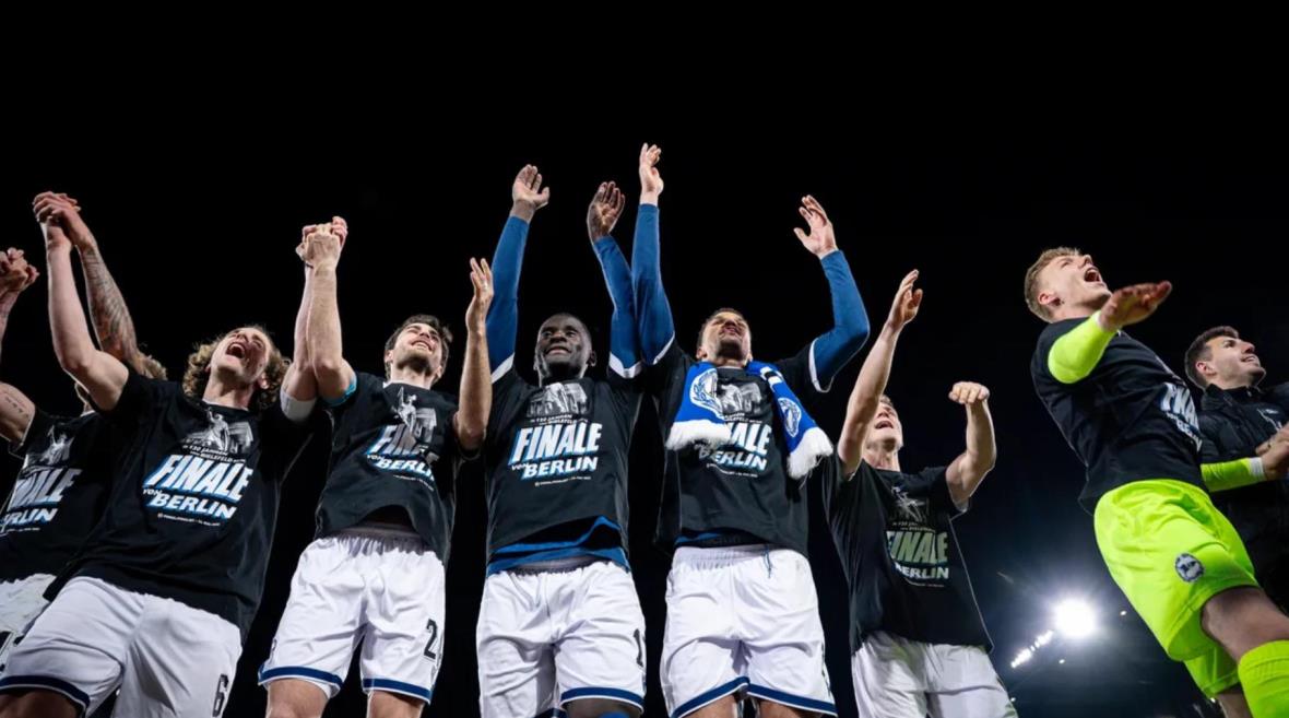 比勒費(fèi)爾德戰(zhàn)勝德甲強(qiáng)隊(duì)，有望成為德甲歷史首支奪冠球隊(duì)