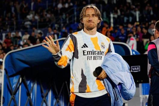 莫德里奇成為斯旺西股東后，被拍到在當?shù)刭徶煤勒?></a></div>
          <div   id=