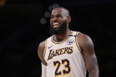 聯(lián)盟專家預測詹姆斯將至少再打一個賽季，幾乎肯定會留在湖人