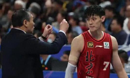 北京隊內線核心宣布決定：預示下賽季首鋼難奪冠，周琦或無緣征戰(zhàn)