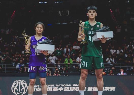 17歲新星橫空出世！小胡金秋助力廣東隊沖擊冠軍與MVP