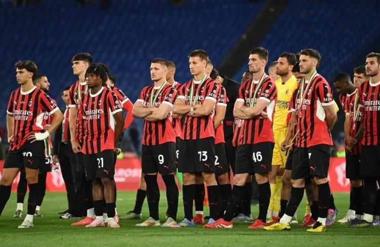 米蘭賽季評(píng)分：聯(lián)賽第八難圓歐戰(zhàn)夢，意超杯奪冠意杯遺憾落敗