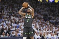 沃克三分8中5空砍23分 拼盡全力成全隊(duì)最高