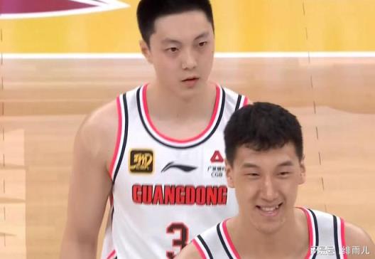 廣東隊(duì)新空間型4號(hào)位登場(chǎng)，杜鋒親力親為助陣！