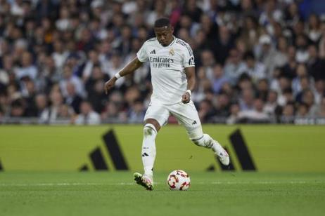 德天空：沙特球隊(duì)有意簽下阿拉巴，球員或考慮轉(zhuǎn)會(huì)并討論未來(lái)